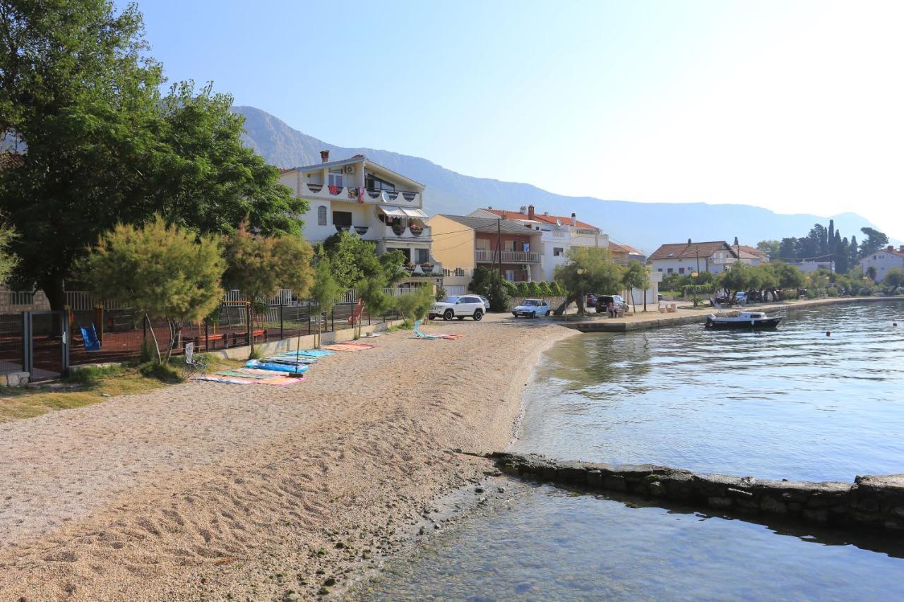 Family Friendly Apartments With A Swimming Pool Kastel Kambelovac, Kastela - 16162 Eksteriør billede